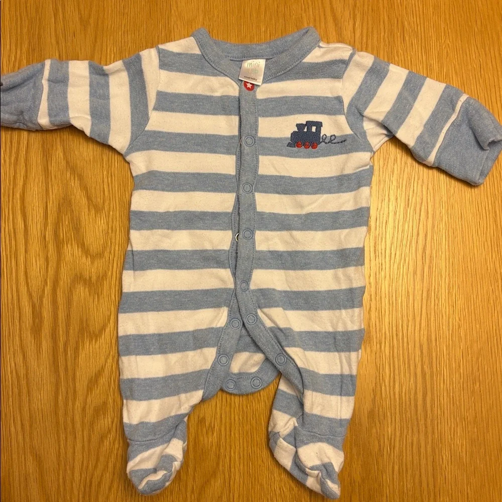 3 outfits! Disney Baby Mickey Mouse Baby Gro & Hat plus 2 blue sleep suits
